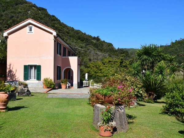 casa indipendente in vendita ad Albisola Superiore