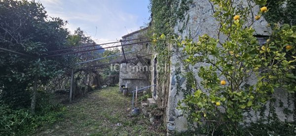 casale in vendita ad Albisola Superiore