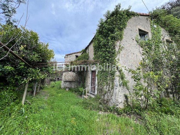 casa indipendente in vendita ad Albisola Superiore