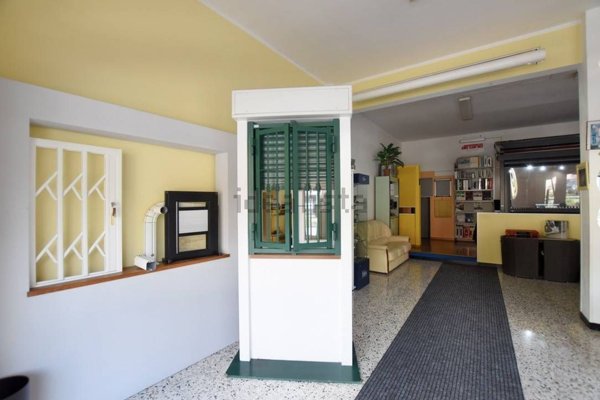 locale commerciale in vendita ad Albisola Superiore
