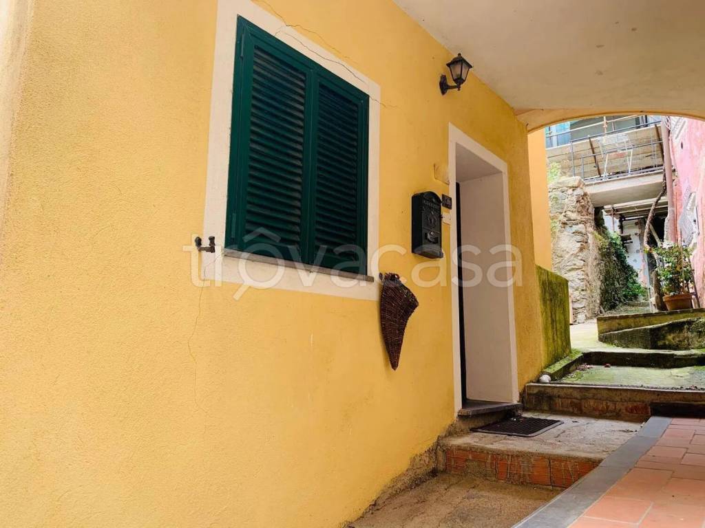 casa indipendente in vendita ad Albisola Superiore in zona Ellera