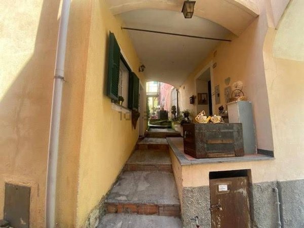 casa indipendente in vendita ad Albisola Superiore in zona Ellera