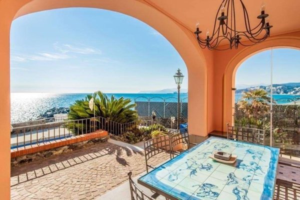 casa indipendente in vendita ad Albisola Superiore