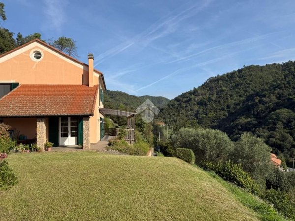 casa indipendente in vendita ad Albisola Superiore in zona Ellera