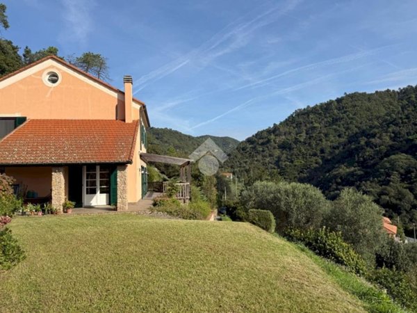 casa indipendente in vendita ad Albisola Superiore in zona Ellera