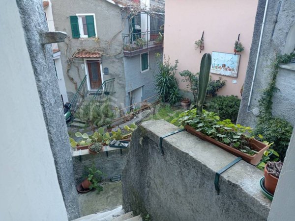 casa indipendente in vendita ad Albisola Superiore