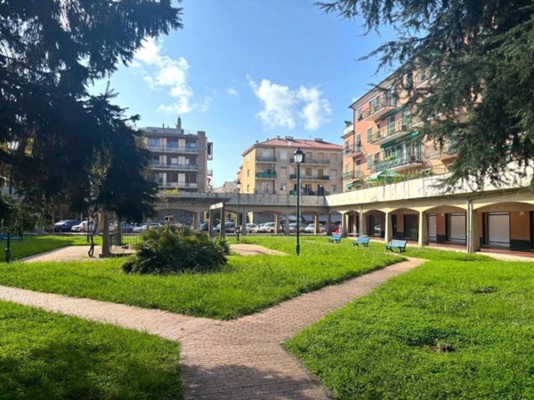 negozio in vendita ad Albisola Superiore