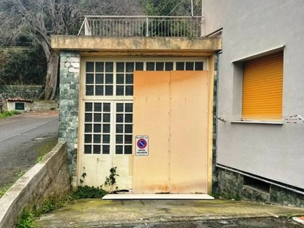 locale commerciale in vendita ad Albisola Superiore