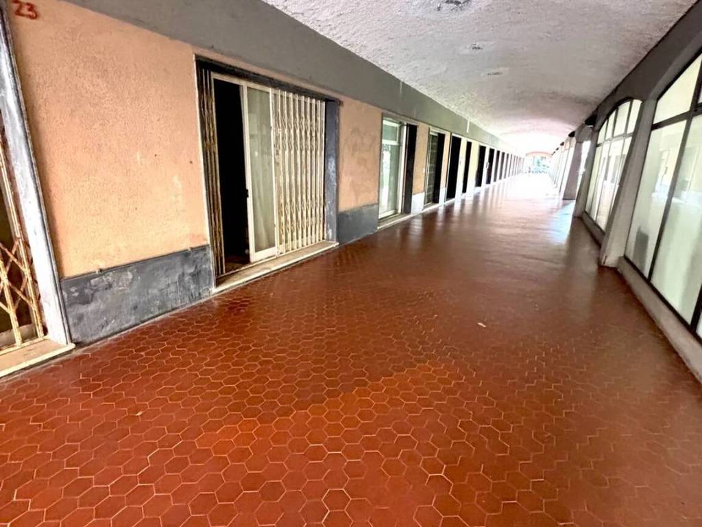 negozio in vendita ad Albisola Superiore