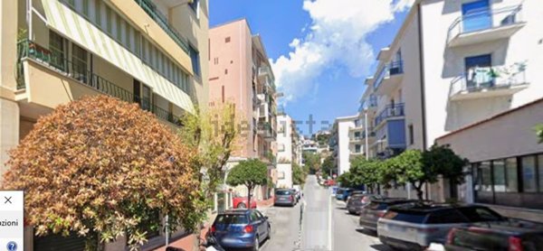 locale commerciale in vendita ad Albisola Superiore