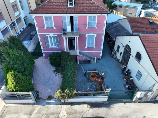 appartamento in vendita ad Albisola Superiore