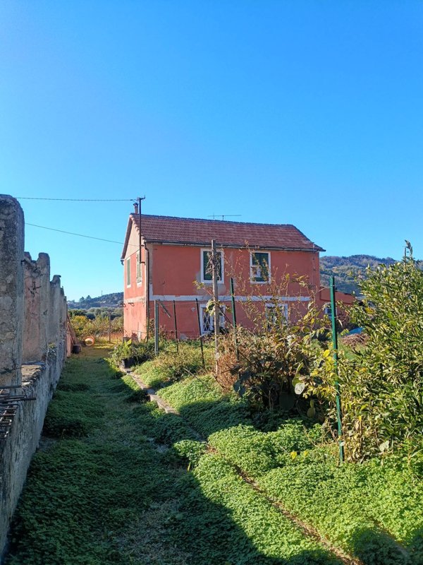 casa indipendente in vendita ad Albisola Superiore