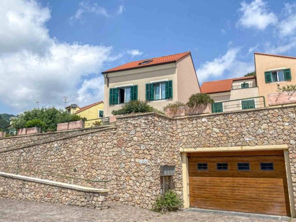 casa indipendente in vendita ad Albisola Superiore