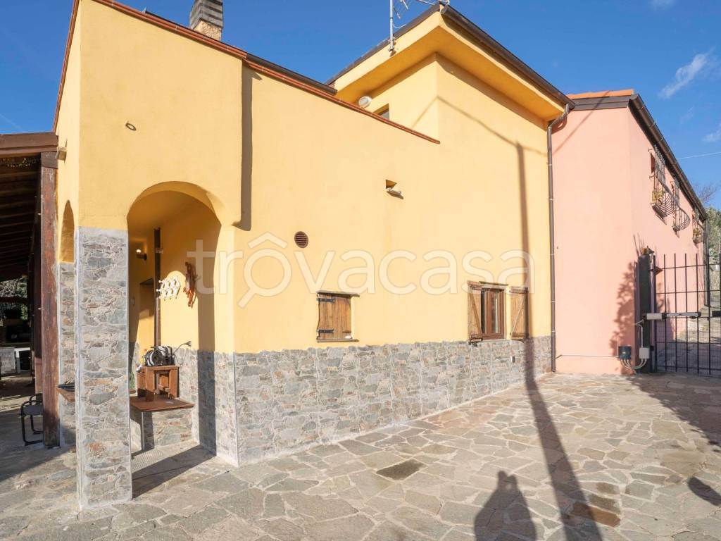 casa indipendente in vendita ad Albisola Superiore