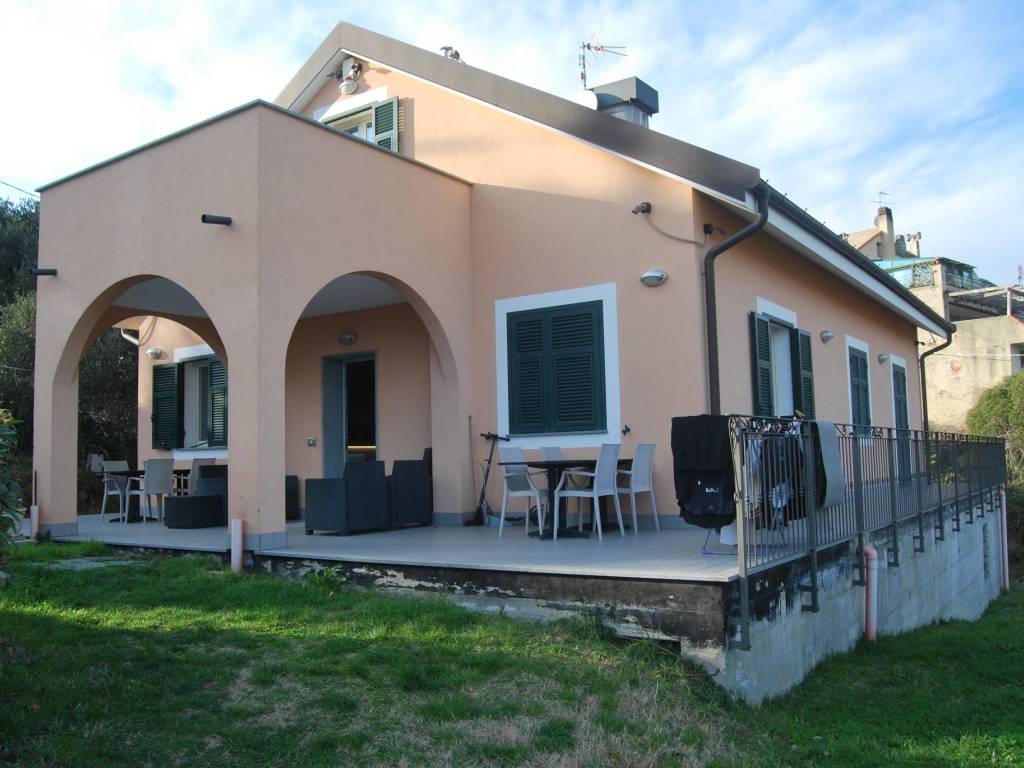 casa indipendente in vendita ad Albisola Superiore