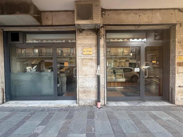 negozio in vendita ad Albisola Superiore