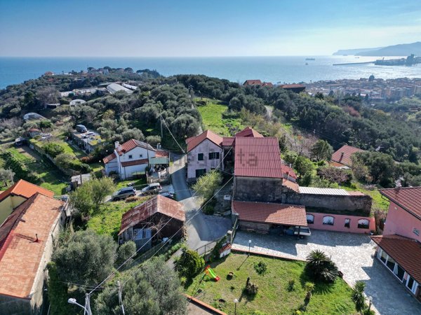 casa indipendente in vendita ad Albisola Superiore