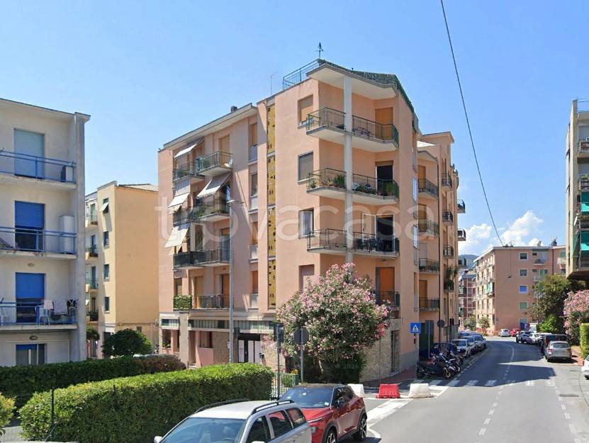 negozio in vendita ad Albisola Superiore