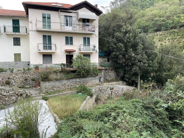 appartamento in vendita ad Albisola Superiore in zona Ellera