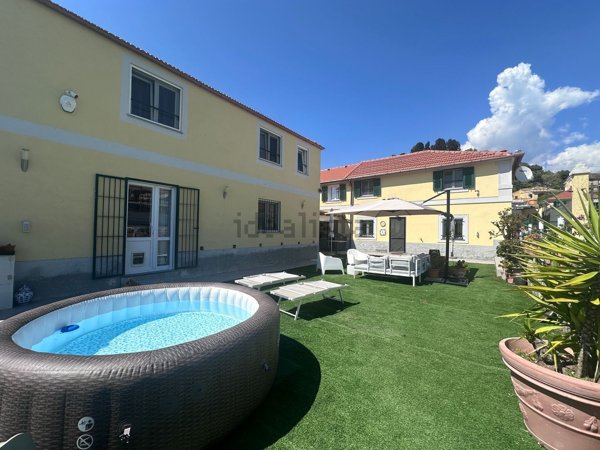 casa semindipendente in vendita ad Albisola Superiore