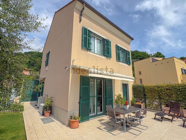 casa semindipendente in vendita ad Albisola Superiore