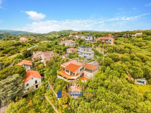 casa indipendente in vendita ad Albisola Superiore