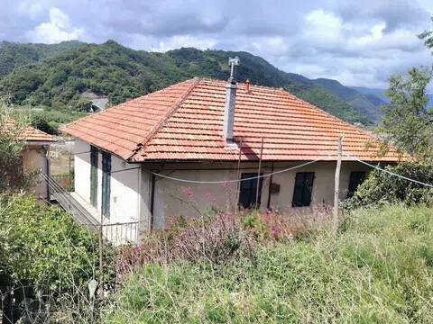casa indipendente in vendita ad Albisola Superiore