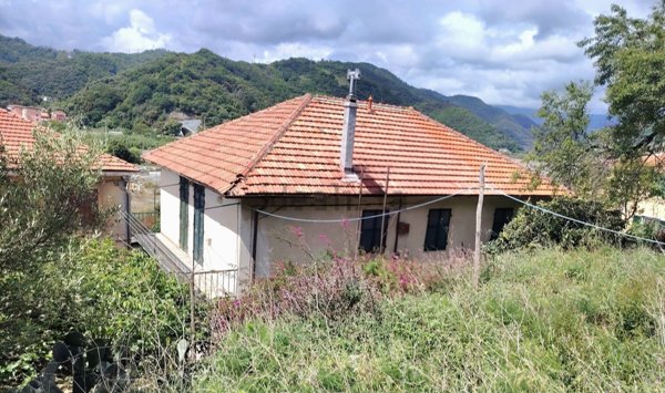 casa indipendente in vendita ad Albisola Superiore
