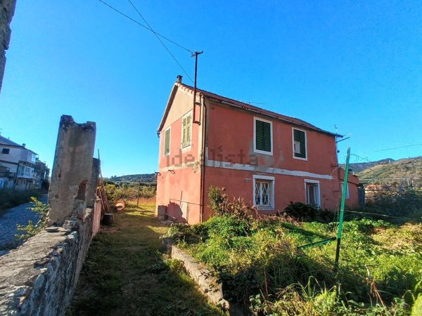 casa indipendente in vendita ad Albisola Superiore