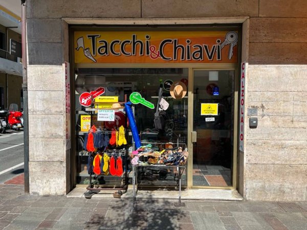 negozio in vendita ad Albisola Superiore