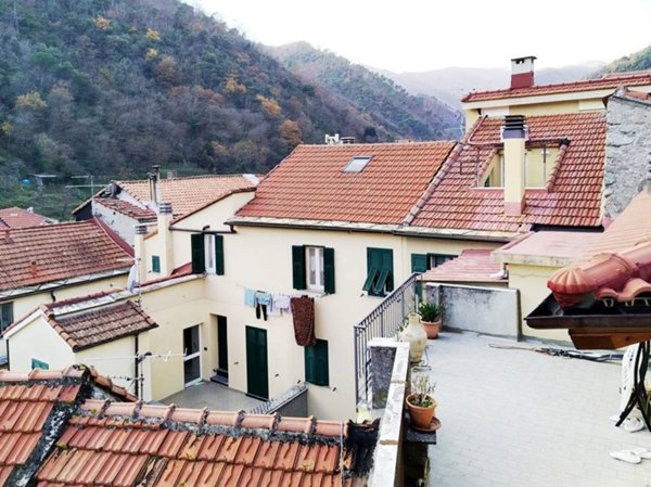 appartamento in vendita ad Albisola Superiore in zona Ellera