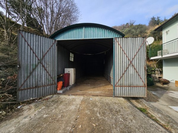 box auto in vendita ad Albisola Superiore in zona Ellera