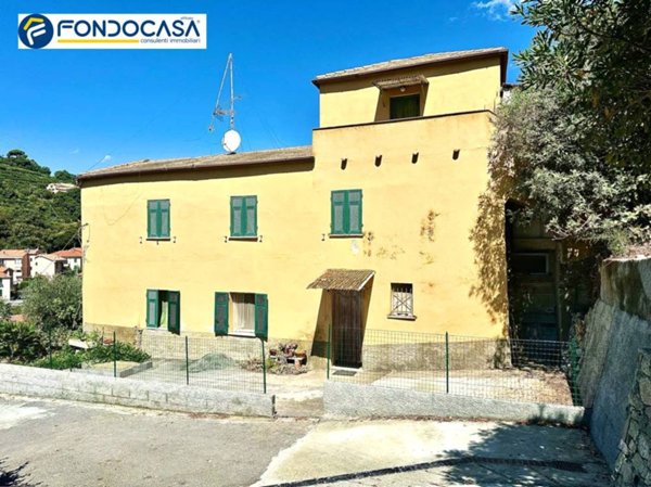 casa indipendente in vendita ad Albisola Superiore