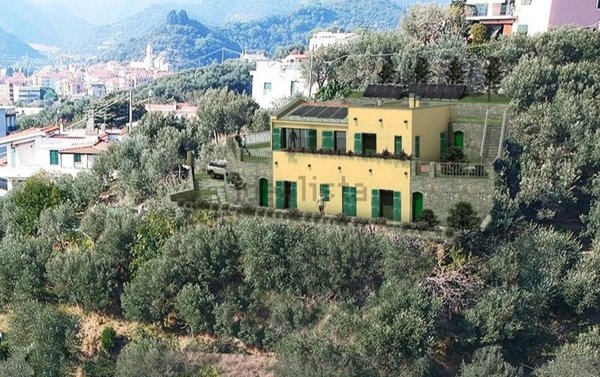 casa indipendente in vendita ad Albisola Superiore