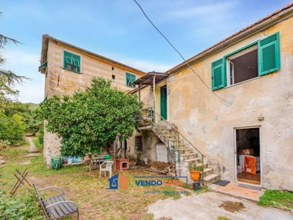 casa indipendente in vendita ad Albisola Superiore in zona Ellera