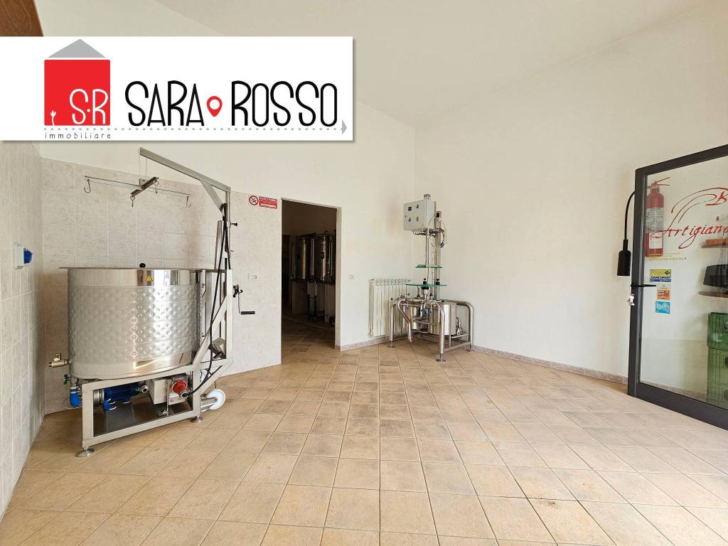 negozio in vendita ad Altare