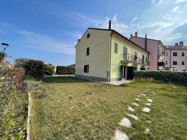 casa indipendente in vendita ad Andora in zona Molino