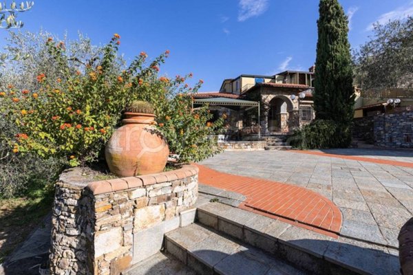 casa indipendente in vendita ad Andora