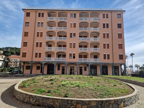 negozio in vendita ad Andora