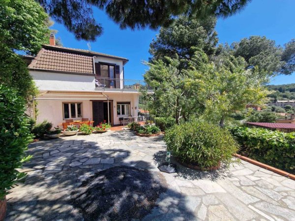 casa indipendente in vendita ad Andora