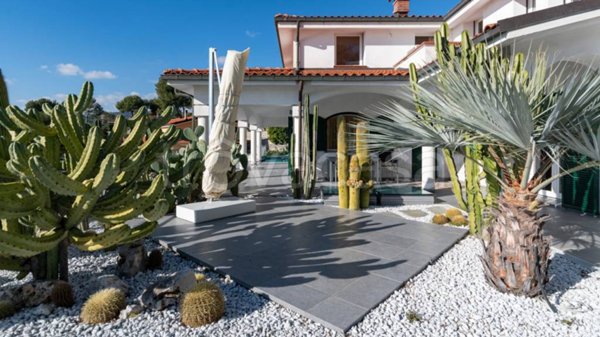 casa indipendente in vendita ad Andora