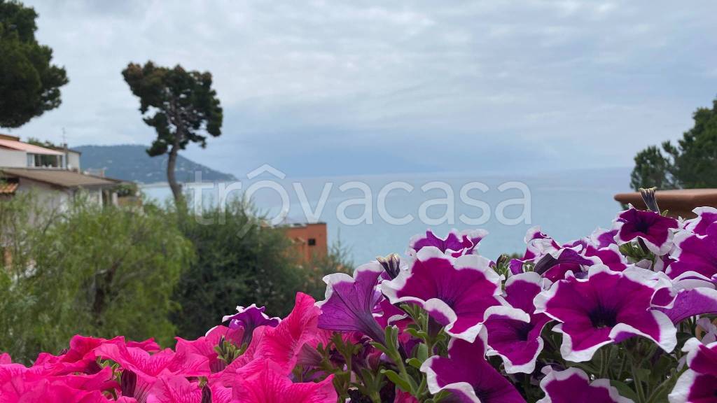 casa indipendente in vendita ad Andora