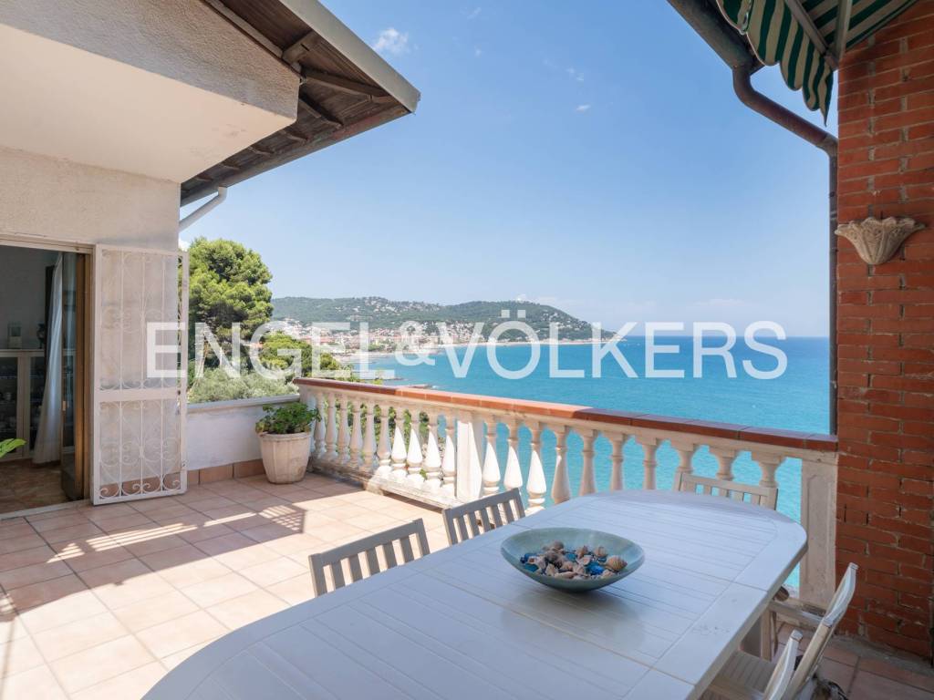 casa indipendente in vendita ad Andora