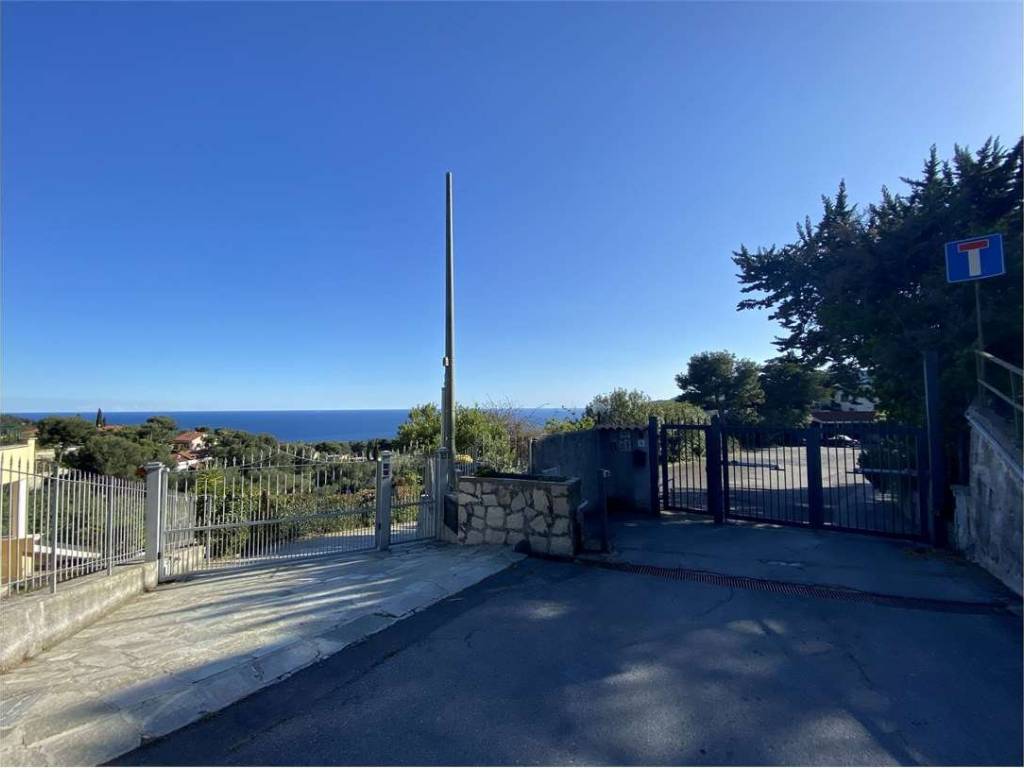 casa indipendente in vendita ad Andora