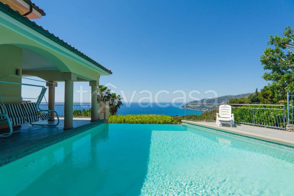 casa indipendente in vendita ad Andora