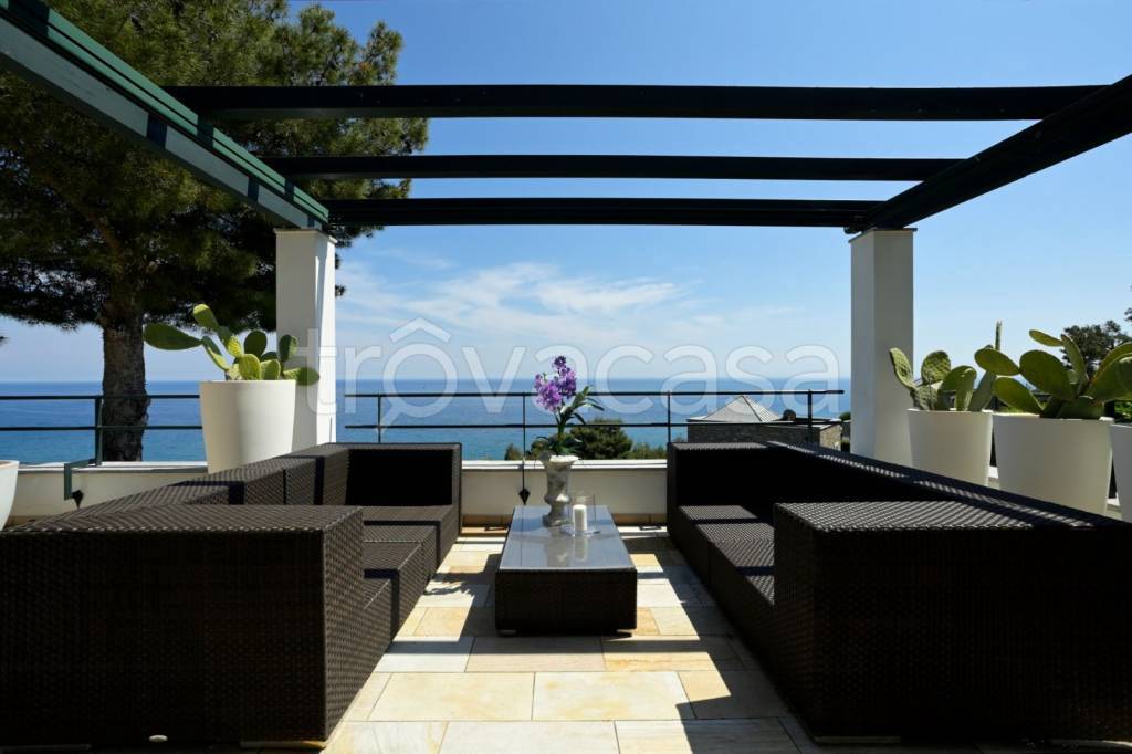 casa indipendente in vendita ad Andora in zona Rollo