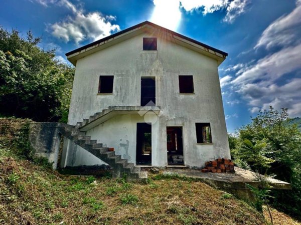 casa indipendente in vendita ad Andora
