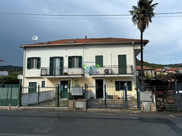 appartamento in vendita ad Andora in zona San Bartolomeo