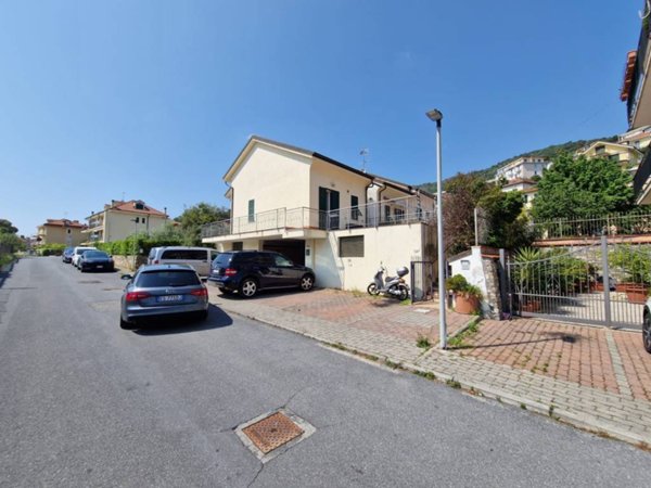 casa indipendente in vendita ad Andora
