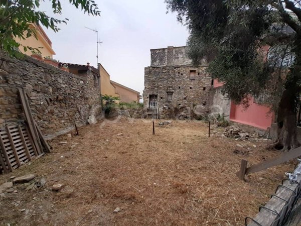 casa indipendente in vendita ad Andora in zona Rollo